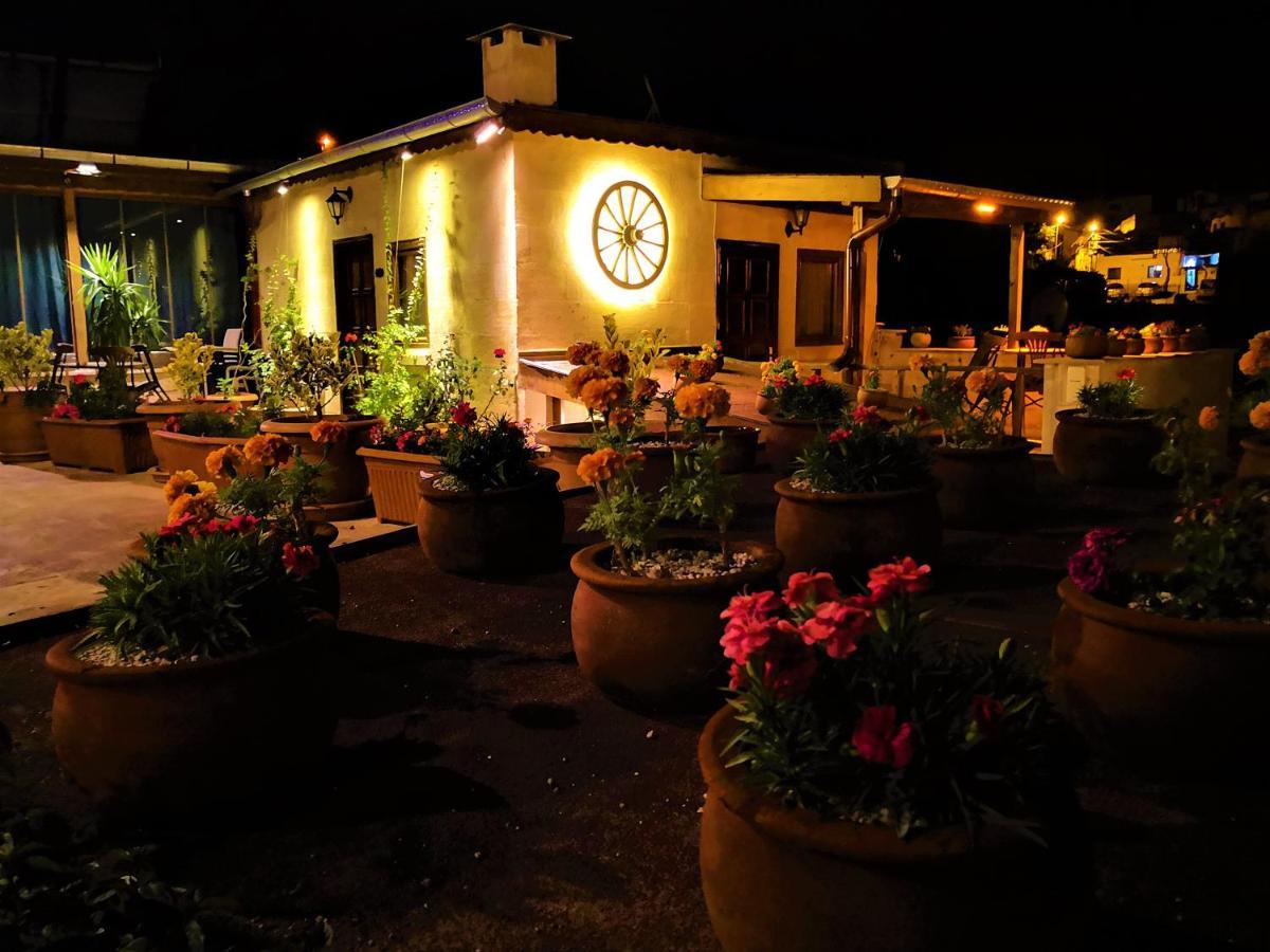 Larissa Cave Hotel Nevşehir Bagian luar foto
