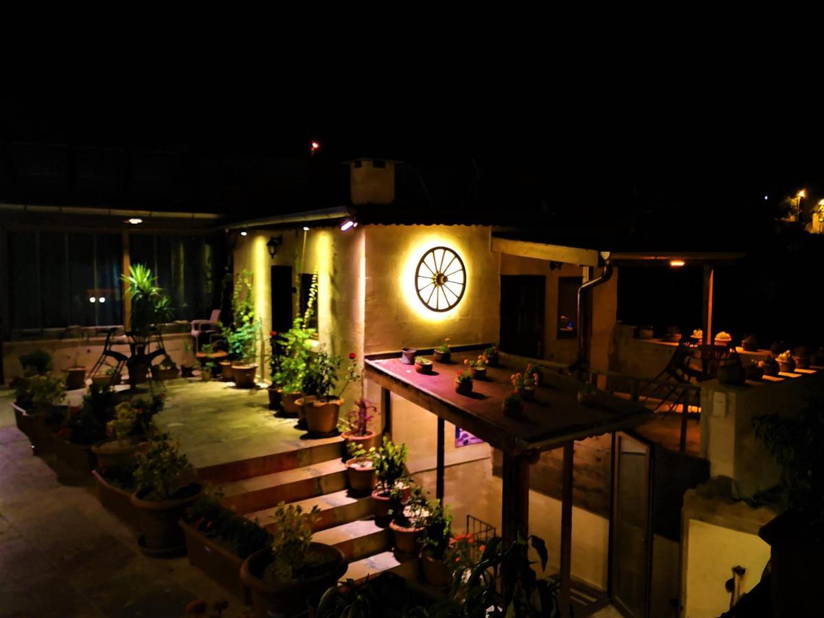 Larissa Cave Hotel Nevşehir Bagian luar foto
